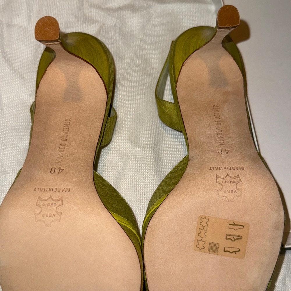 Manolo Blahnik Vibrant Green Pointed Heels - Picture 10 of 16